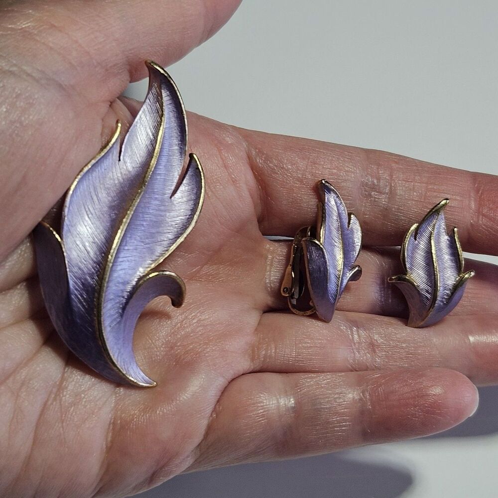 Vintage Jonette Jewelry Gold Tone Purple Enamel Brooch & Clip On Earrings Set